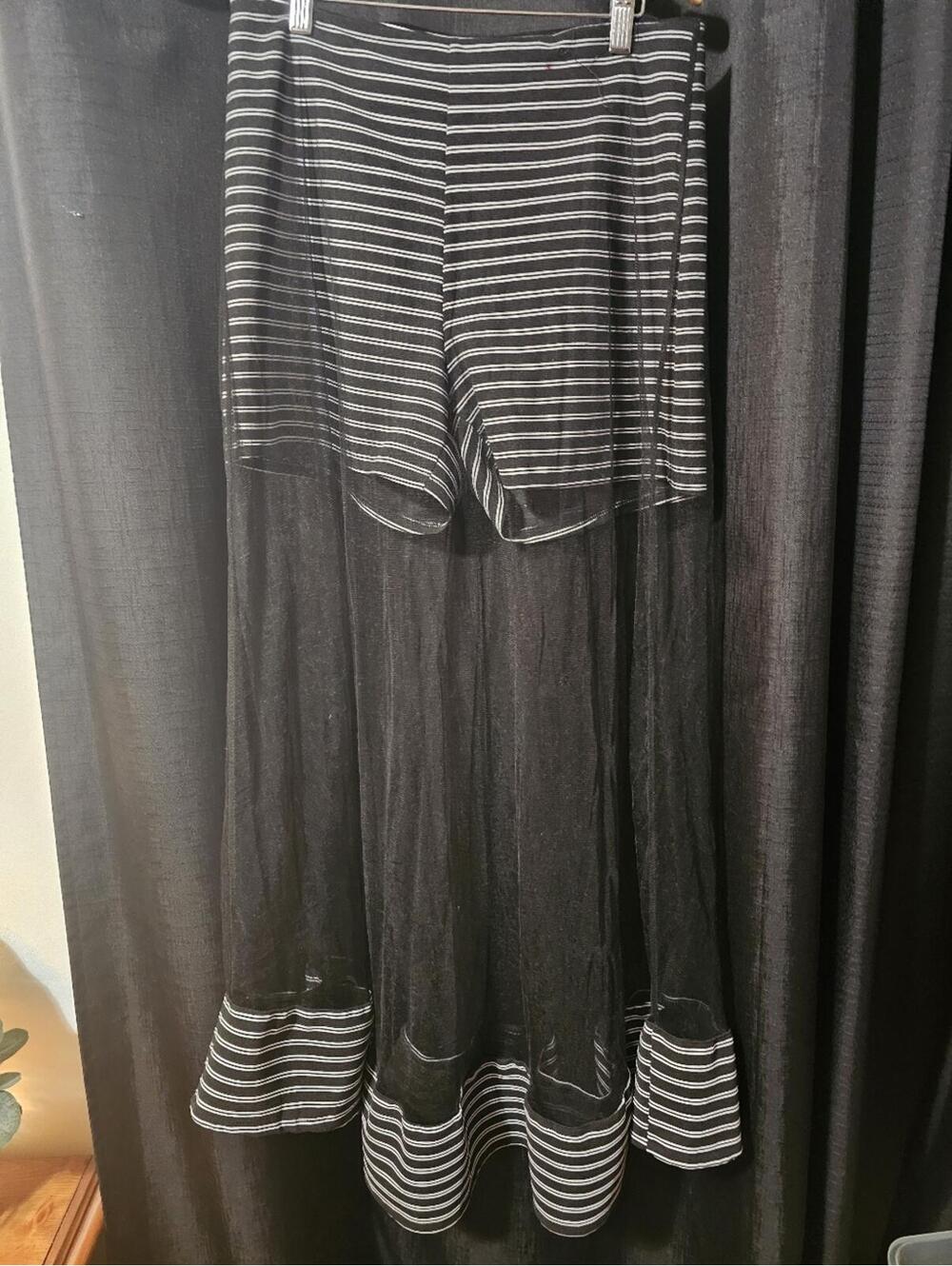 Jin D G Fashion Shorts With Sheer Skirt with Striped